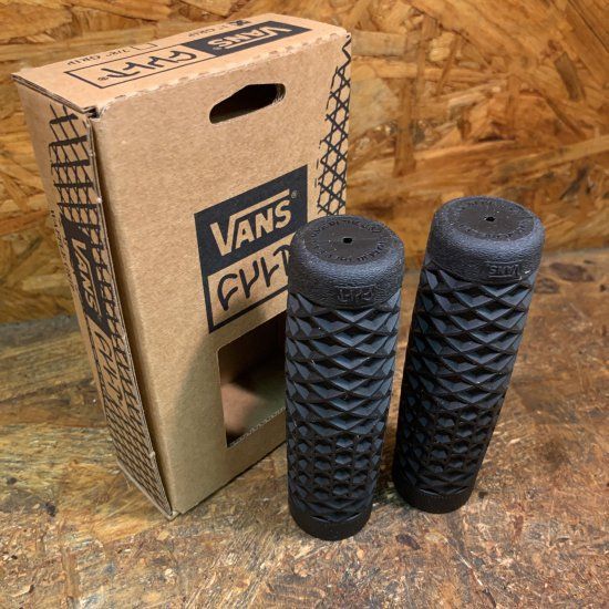 ハーレー VANS グリップ 7|8インチバー用 トライアンフ カスタム チョッパー ボバー ストリート VANS|CULT BLACK 0630-2354