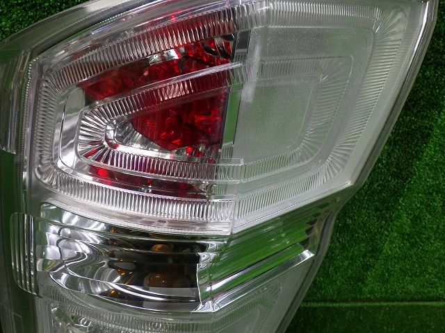 ステップワゴンスパーダ 前期 テールレンズ 左右 RK系 RJ5/6 8896 JO ステップワゴンスパーダ 前期 テールレンズ 左右 RK系 RJ5/6 8896 JO