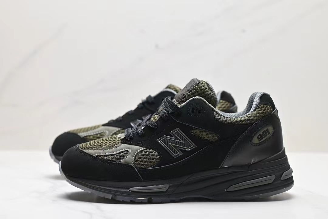 New Balance   Men's Black X Stone Island 991v2 Trainers