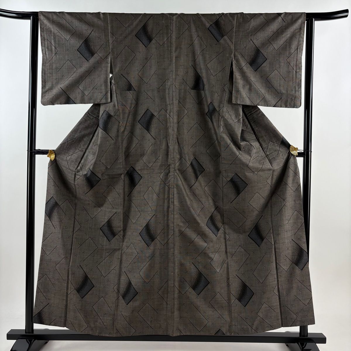 大島紬 身丈150.5cm 裄丈62cm S 袷 純泥染 証紙あり 蝶 幾何学 焦茶色 正絹 名品 中古 大島紬 身丈150.5cm 裄丈62cm S 袷 純泥染 証紙あり 蝶 幾何