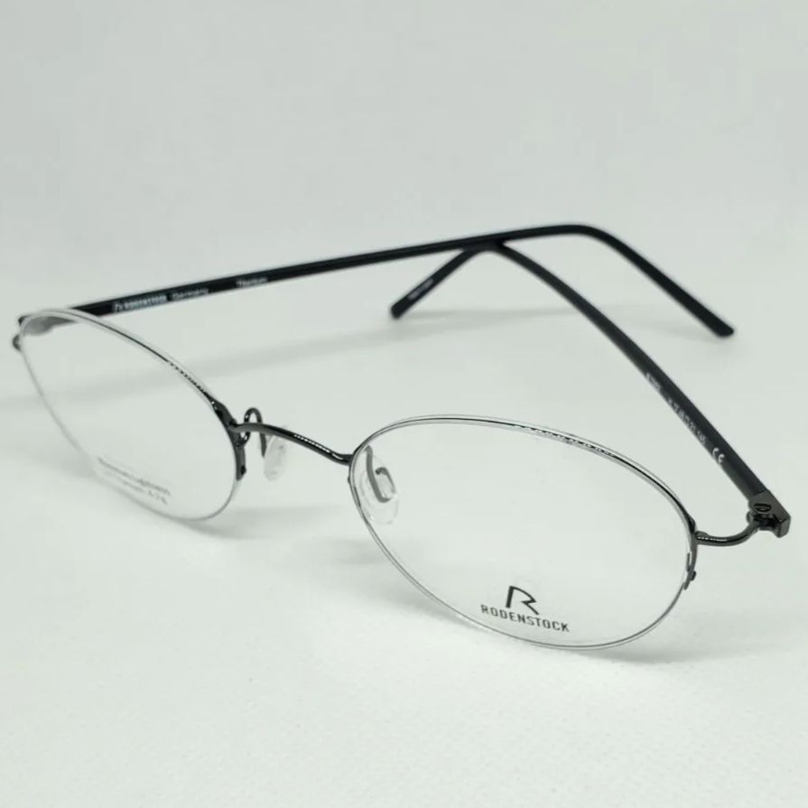 299ユーロ（約43000円） RODENSTOCK ローデンストック R7052 メガネ 