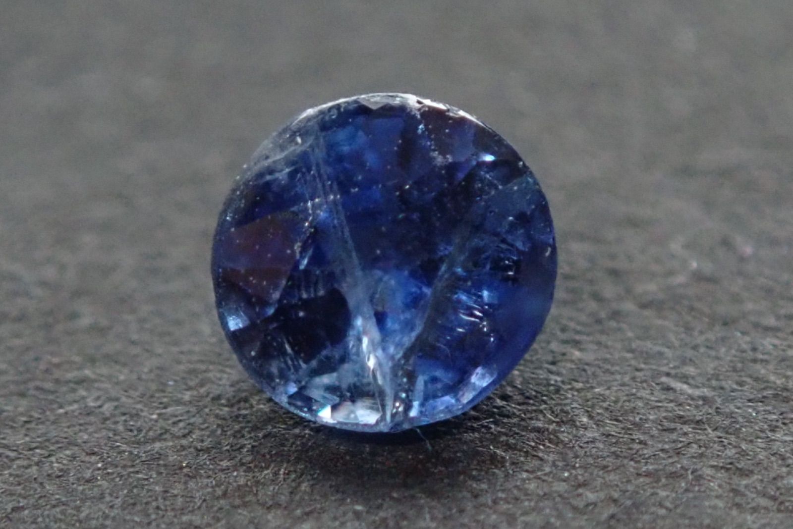 合成ブルーサファイア ルース 0.19ct 約4mm×3mm