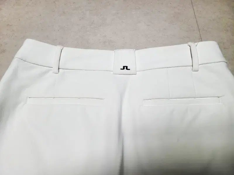 J.LINDEBERG(J.リンドバーグ) ホワイト ゴルフスカート xs 購入 ポール