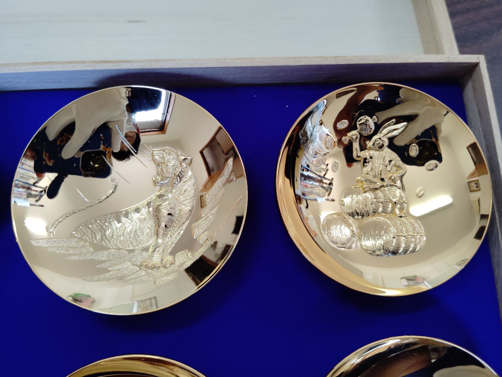 七福神 金杯 8客セット 木箱入り 縁起物 盃 - メルカリ 七福神 金杯 8客セット 木箱入り 縁起物 盃 - メルカリ