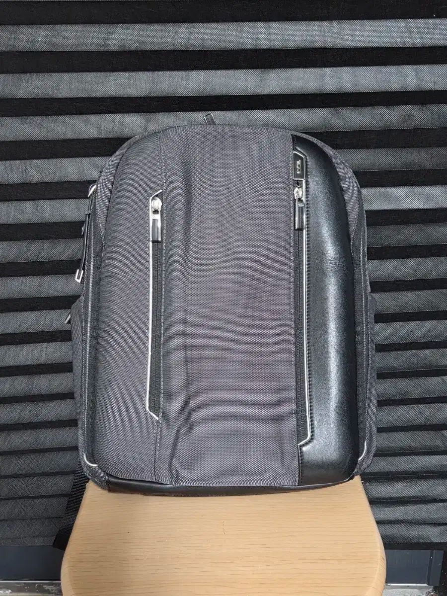 正規品 Tumi トゥミ 到着 ローガン リュック リュックサック