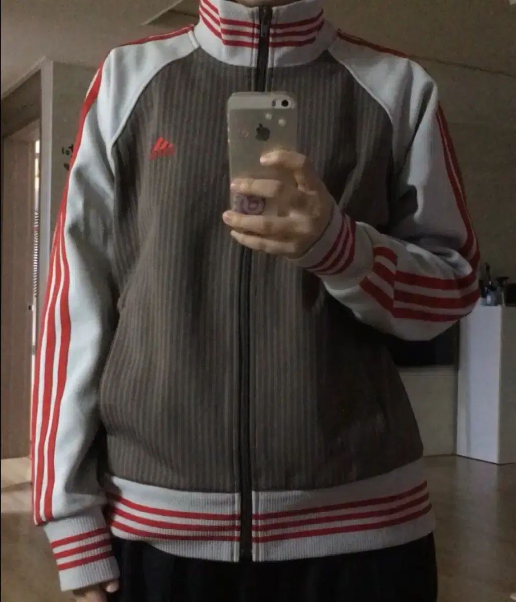 アディダス ジャージ ブラウン トラックジャージ 3本線 必須アイテム