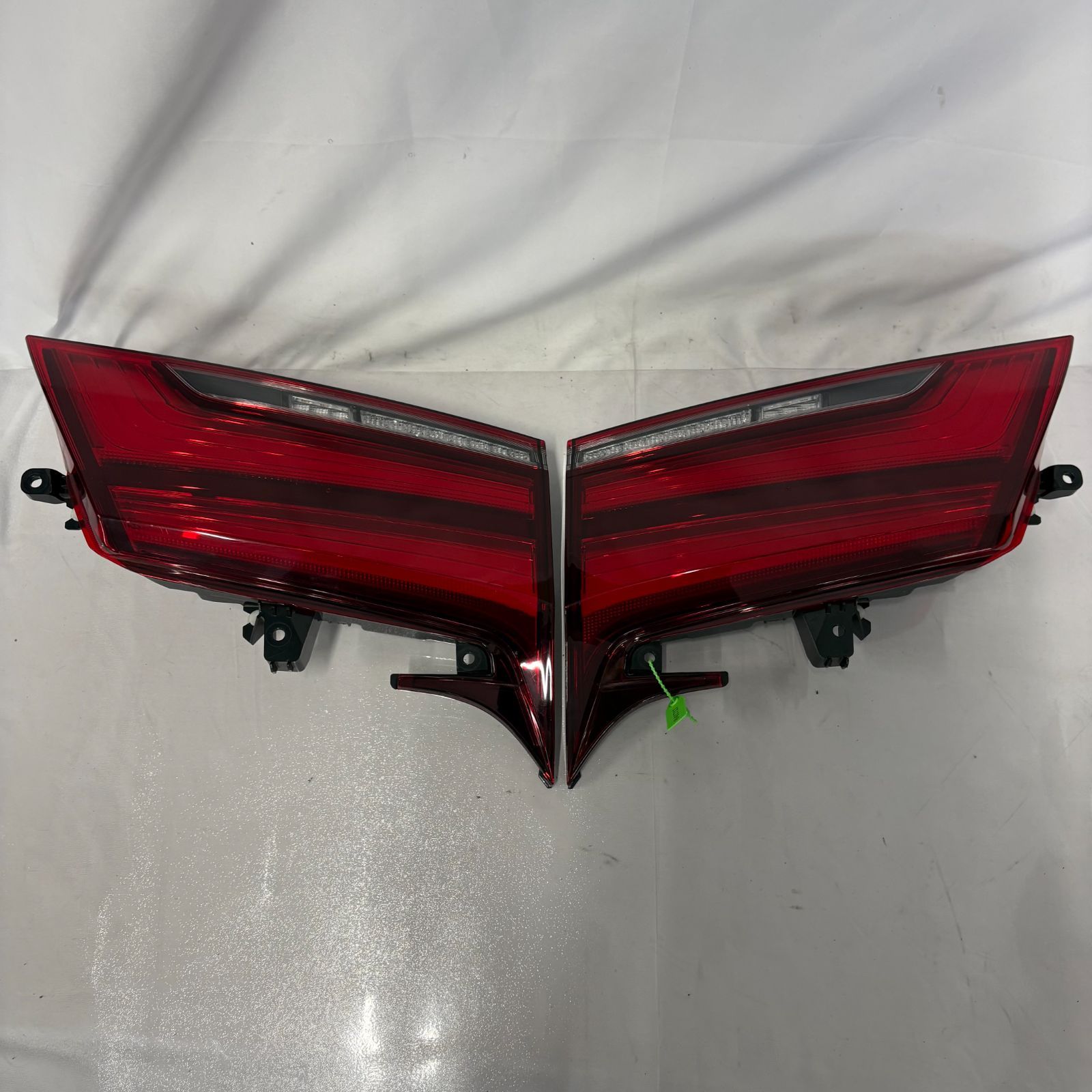 アルファードAGH30W 左バックドアテールLED 純正部品　美品 アルファード 純正テール 美品 アルファードAGH30W 左バックドアテール