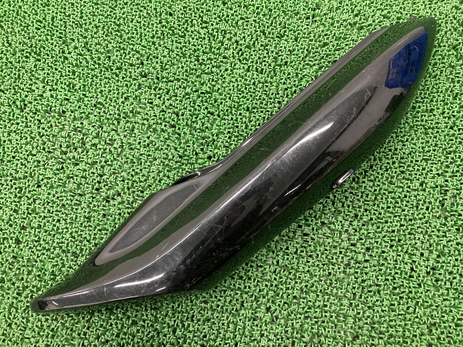 バリオスII シートカウル 右 黒 14090-1804 カワサキ 純正 バイク 部品 ZR250B シートカウル バリオス2 割れ欠け無し 【中古】 62 バリオスII シートカウル 右 黒 14090-1804 カワサキ 純正 バイク 部品