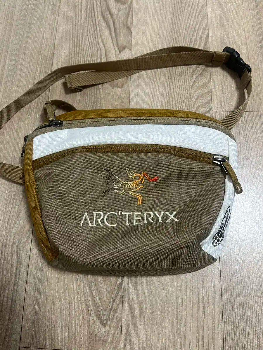 ARC TERYX アークテリクス 梁 コラボ Mantis マンティス 2 ウエストバッグ