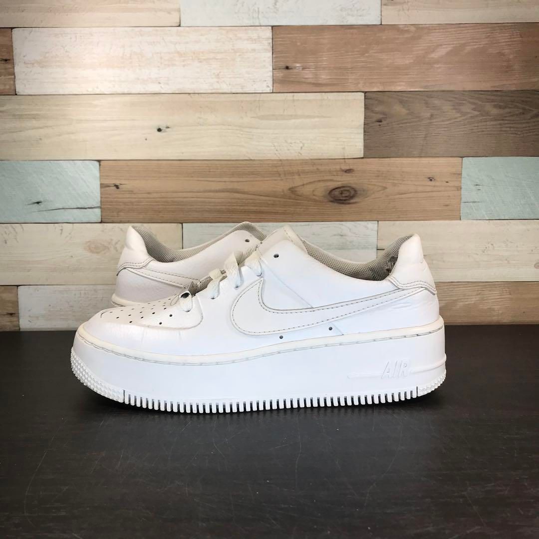 人気 NIKE AIR FORCE 1 SAGE LOW TRIPLE WHITE エア フォース 1 セージ