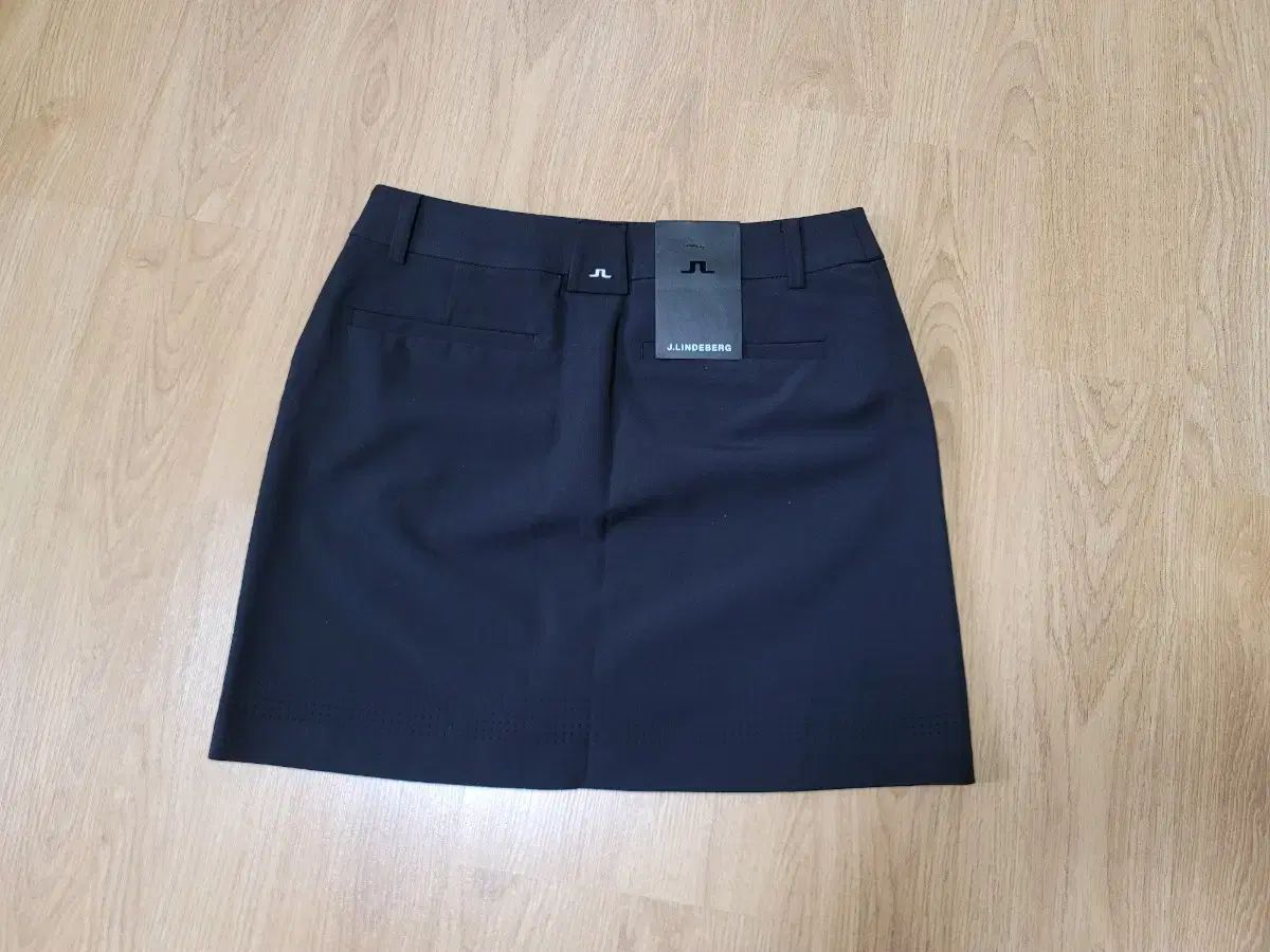 【新品】リンドバーグJ.LINDEBERG/ サイドスリットスカート/ブラックS ジェイリンドバーグ J.LINDEBERG 77844 098 （098