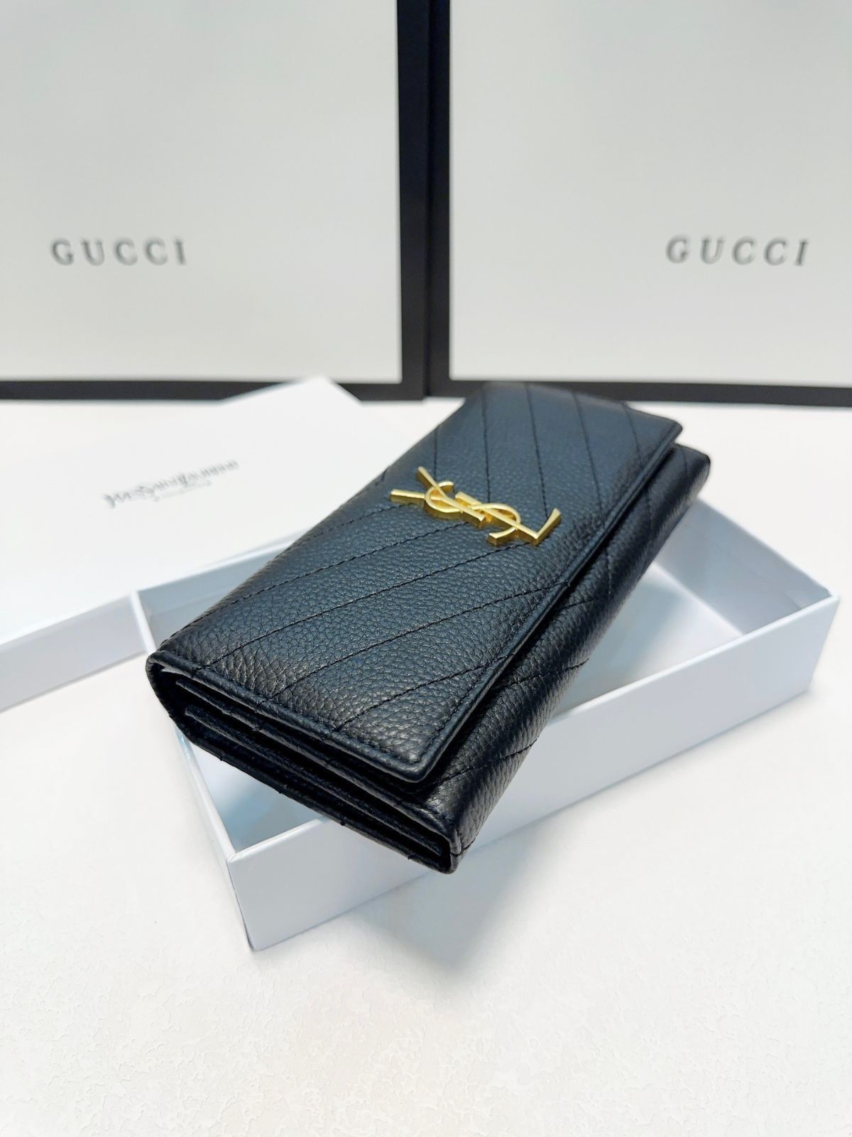 財布 各種消費カードの伝票など