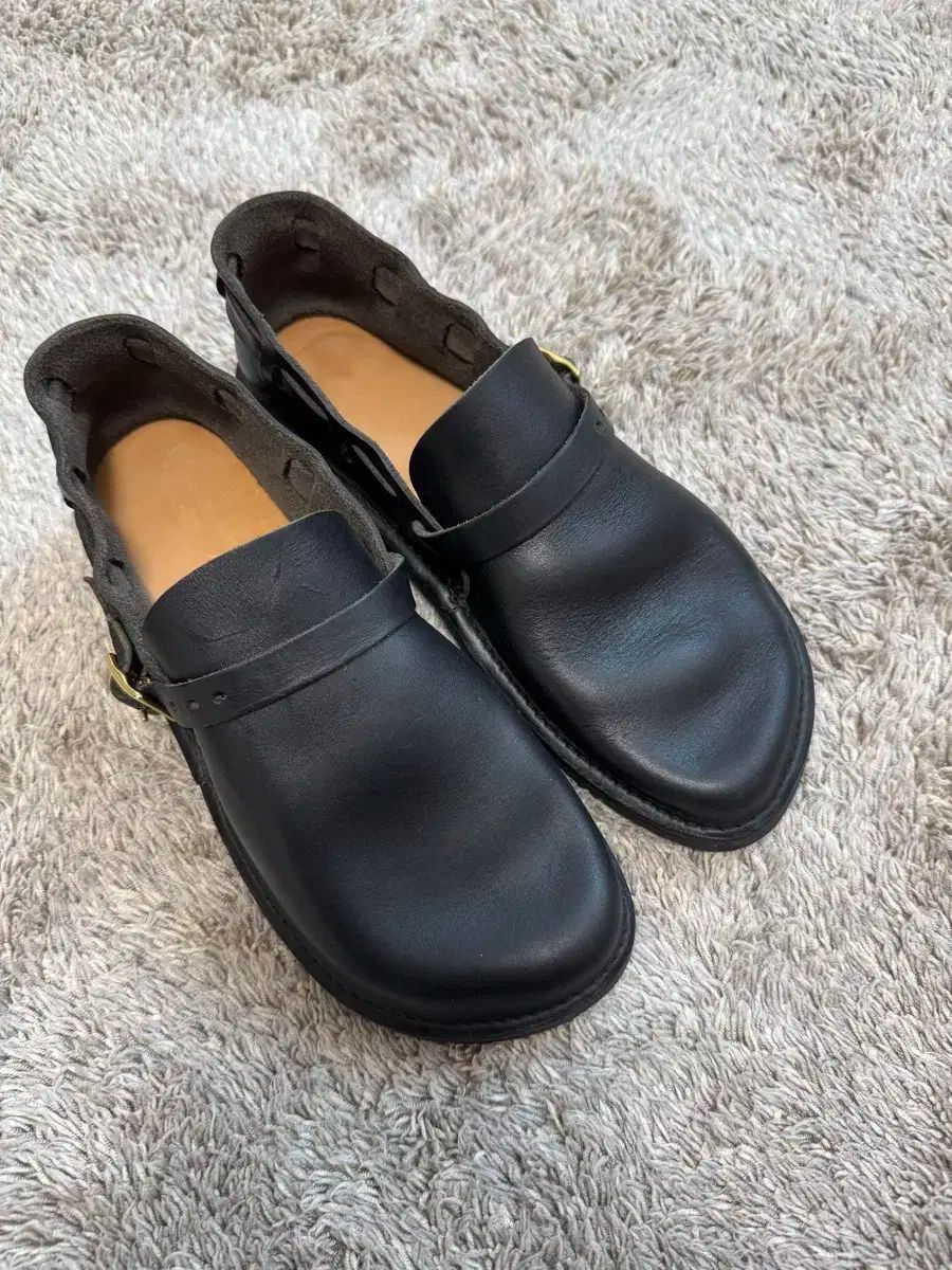 オーロラシューズ ウィメンズ ミドル イングリッシュ 黒 235