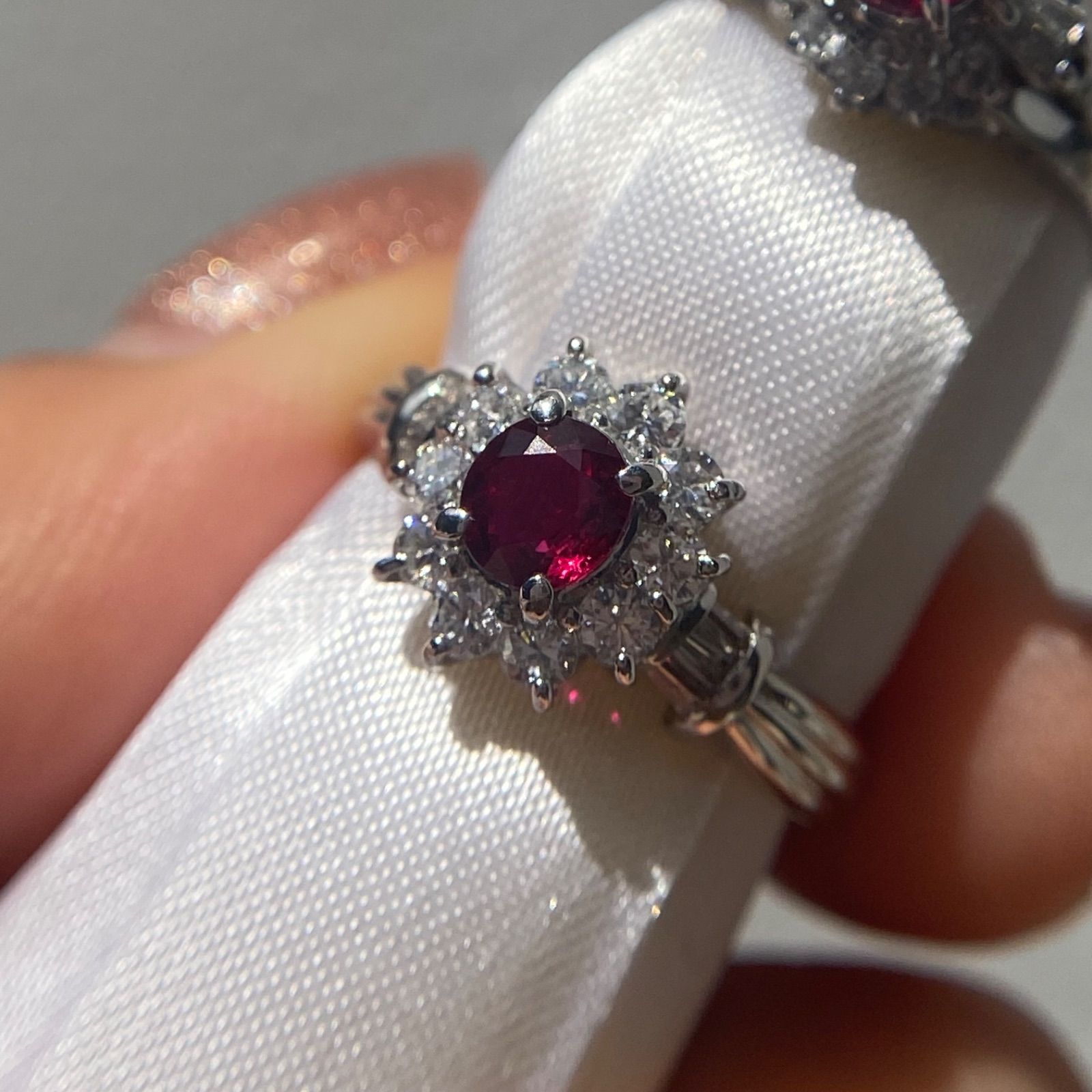 ルビーシンプル取り巻きリング Pt900 ルビー0.62ct/ダイヤモンド