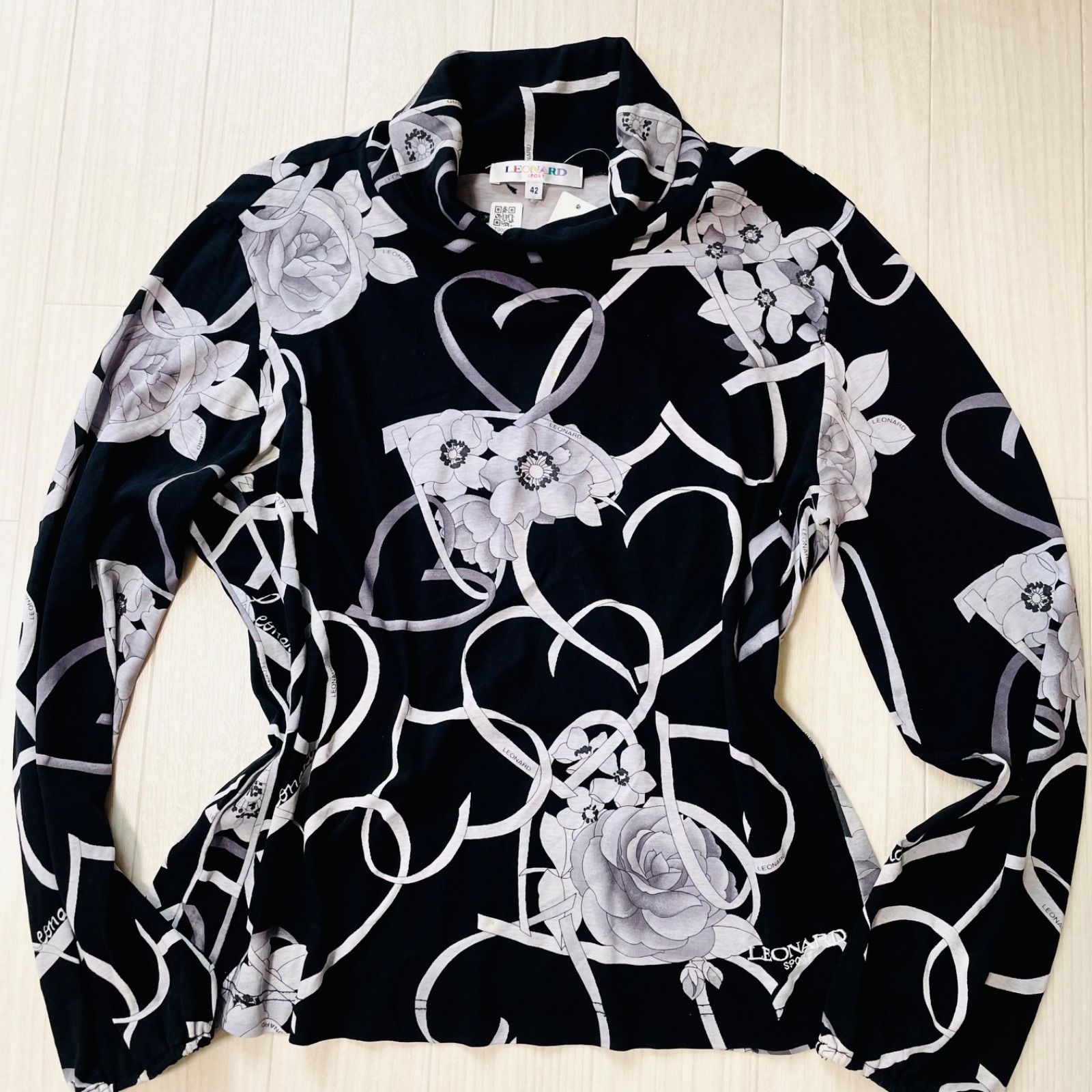 美品【レオナール】フラワー&ハート プリント 40 長袖 ポロシャツ ブラック LEONARD SPORT レオナール スポーツ ハーフジップ長袖ポロシャツ