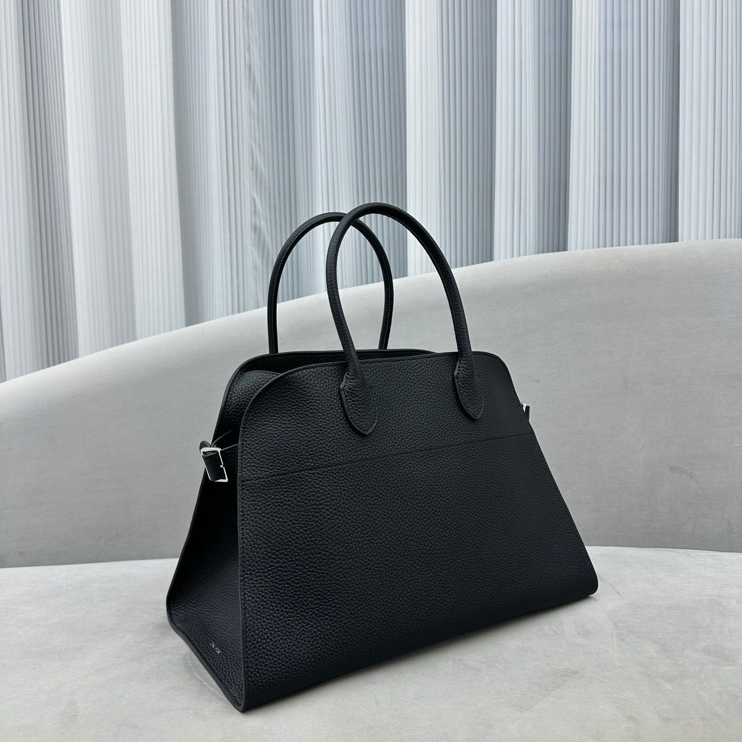 新作、THE ROW MARGAUX 15 ハンドバッグ ザロウ マルゴー - メルカリ 