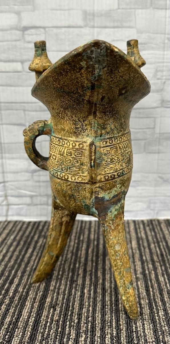 青銅器　三足　爵杯　酒器　中国美術　古玩　骨董 古代中国青銅器 「爵」 三本脚 古代酒器 - メルカリ