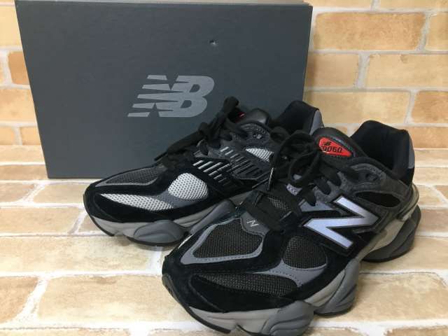 中古】 箱あり new balance ニューバランス スニーカー U9060BLK 22年