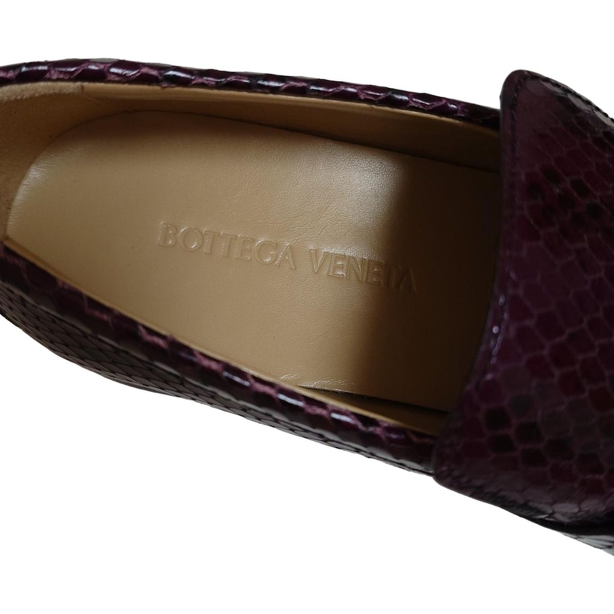 ボッテガヴェネタ　レザーローファー ワイドパンツに合わせるなら、ボッテガ・ヴェネタのフットウェア