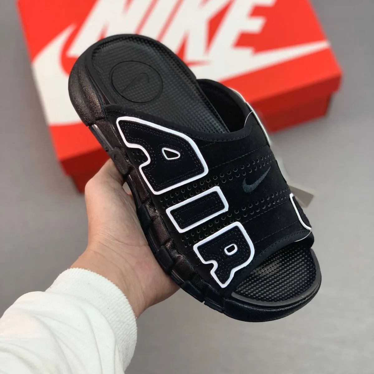 Nike Air More Uptempo Slide快適な通気性のある一文字のスリッパ 男性用 黒