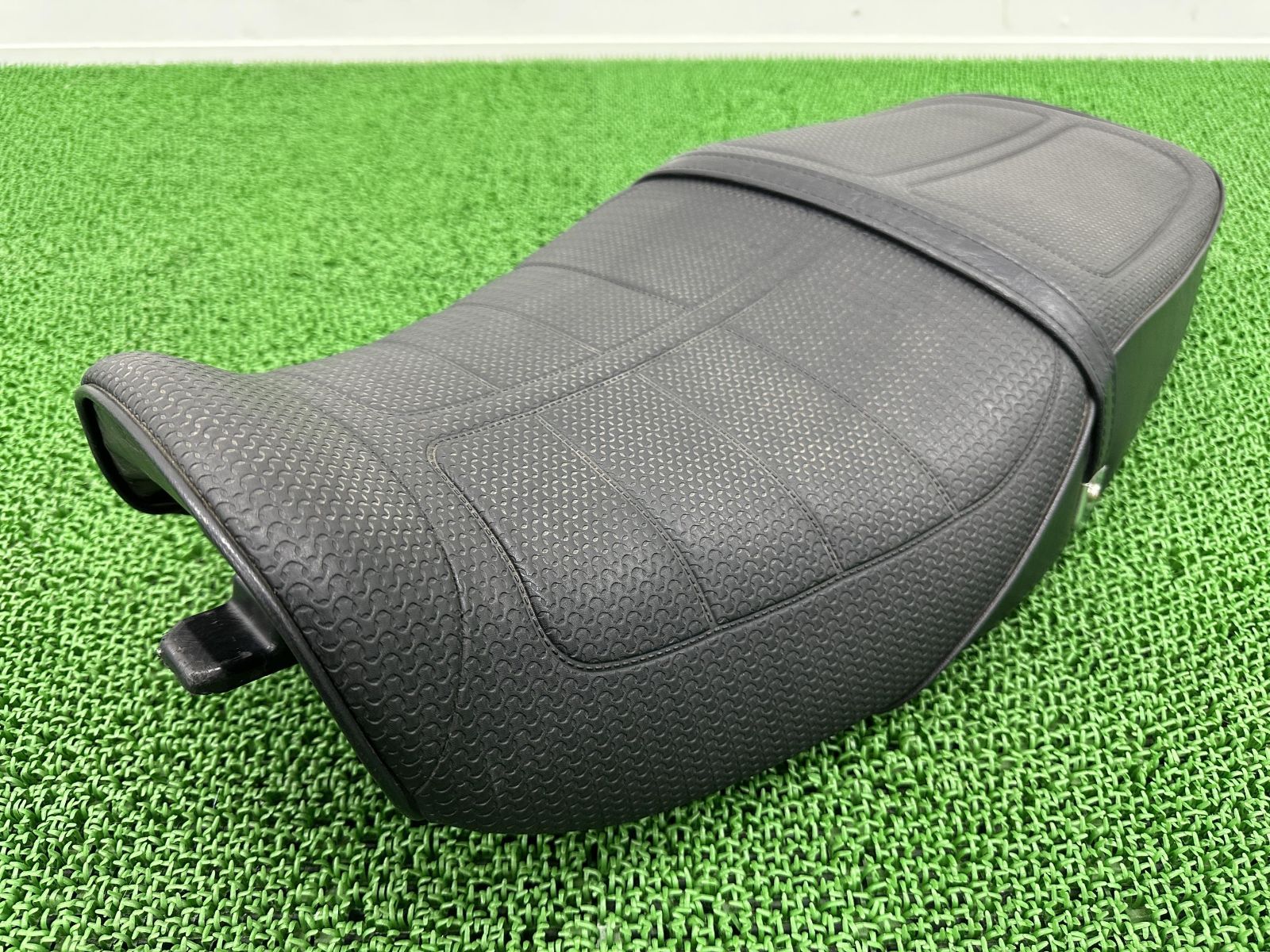 リベット ゼファーカイ シート 53001-1811 カワサキ 純正 中古 2006年式外し