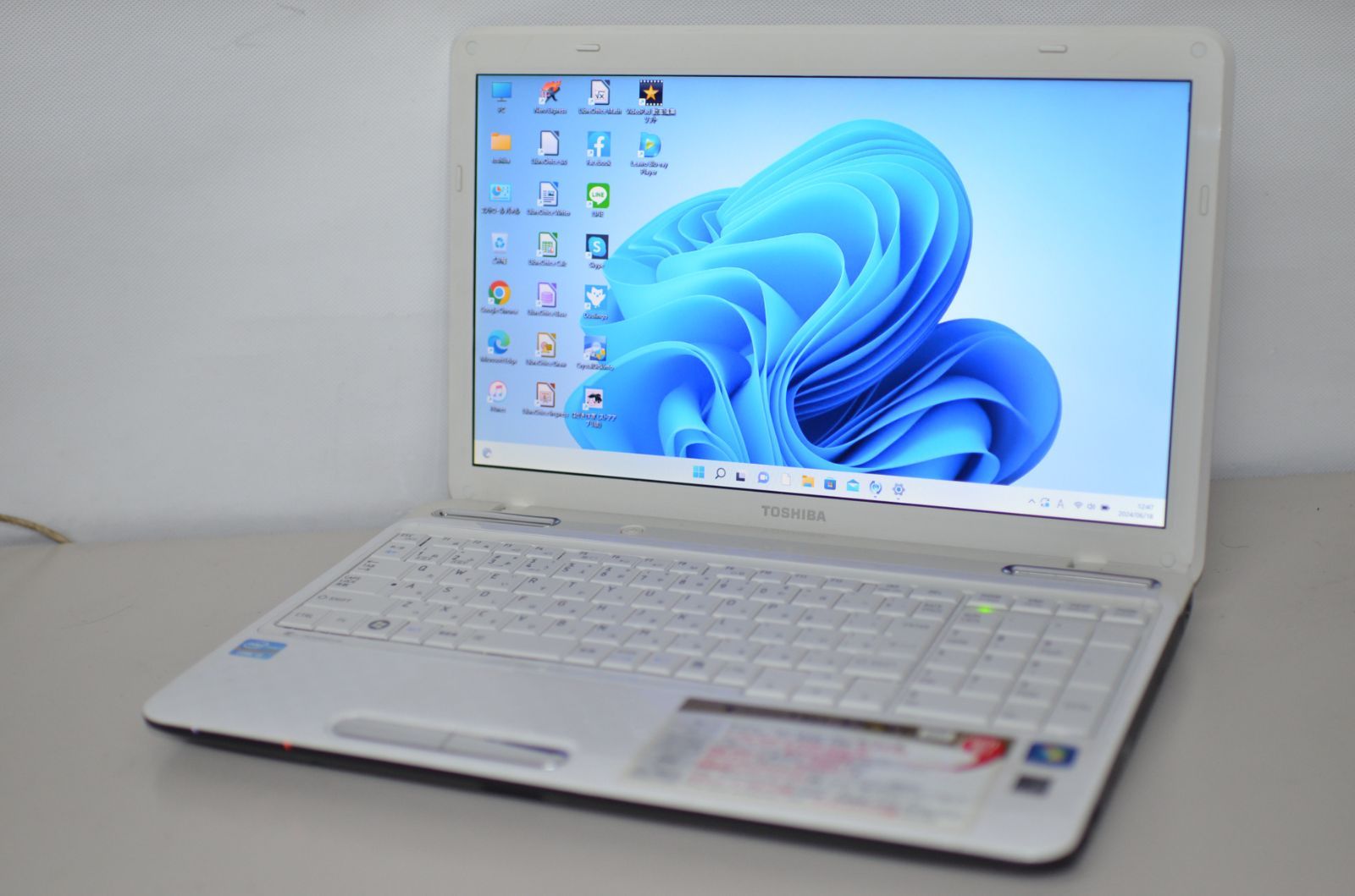 Panasonic 軽量PC i5第8世代メモリ8GB SSD256 T81 Panasonic