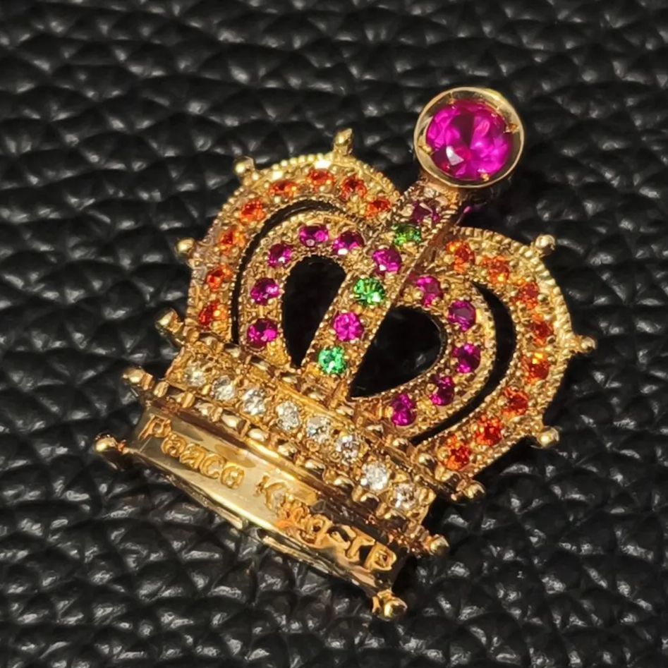 クリスティーナハン 「Peace King-TP」 K18 ダイヤ付王冠ブローチ