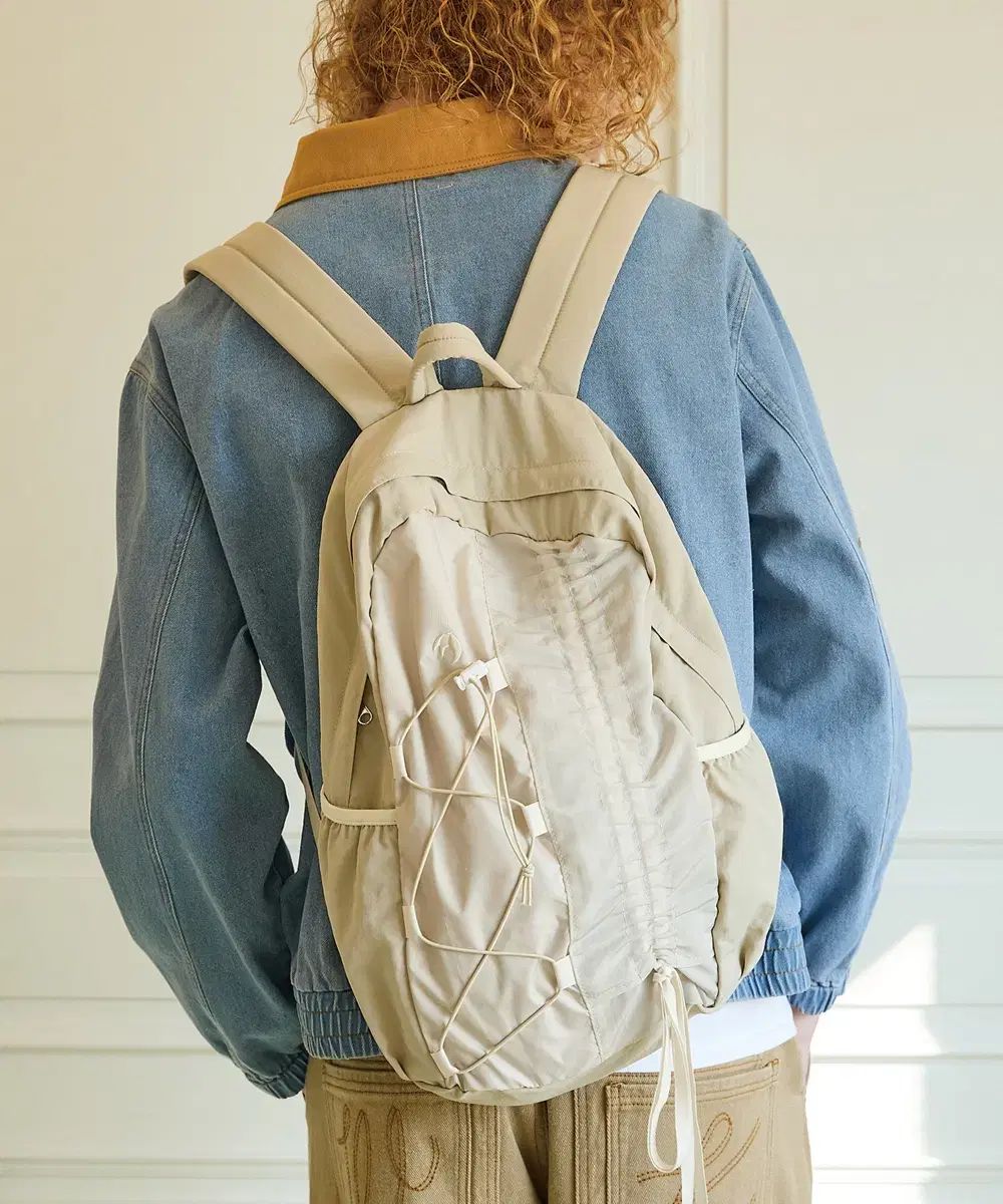 プラダ キルティング 三角プレート リュック ネイビーレザー 白