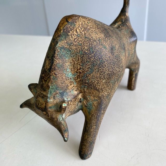 配送不可、現地引取のみ、リユース品】Kanae Miyazawa 雄牛のオブジェ