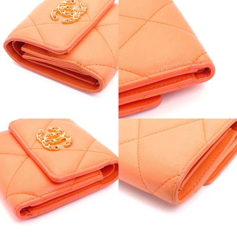 シャネル CHANEL 19シリーズ 三つ折り財布 オレンジ 財布 レザー  