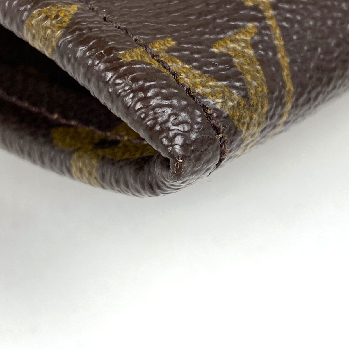 モノグラム ブラウン