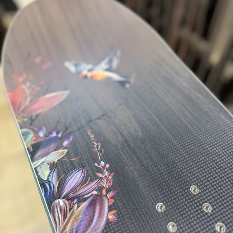 ラスト1点】レディース スノーボード 板 型落ち NEVERSUMMER