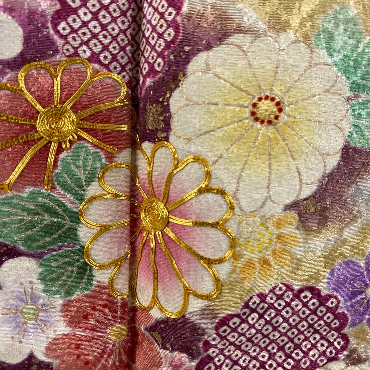 バイセル 着物 名品 振袖 薄紫 熨斗 牡丹 草花 染め分け 銀彩 正絹 袷 165cm Mサイズ ☆☆☆☆ 振袖 身丈166.5cm 裄丈67cm M 袷 御所車 牡丹 金糸 金彩 紫 正絹 秀品