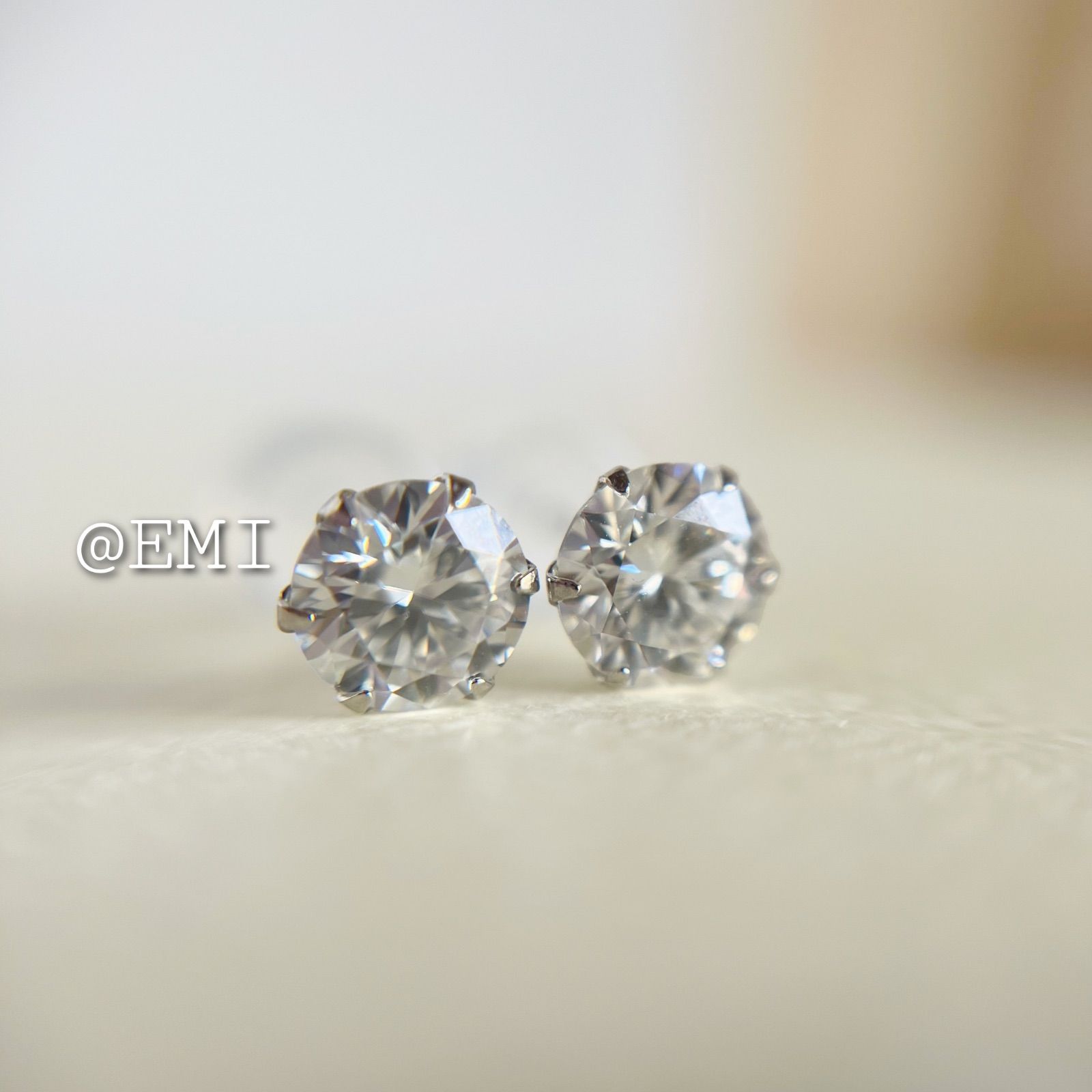 Pt900 モアッサナイトダイヤモンド H&C 0.90カラット ピアス DIAMOND