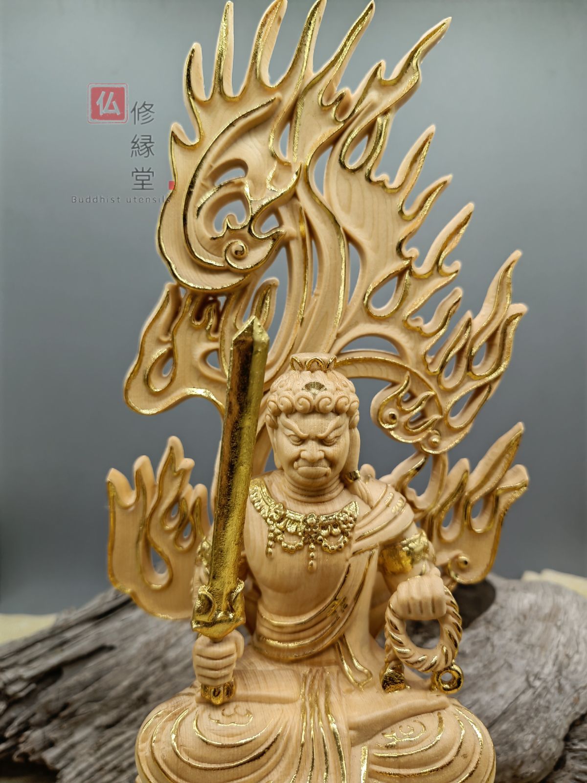 修縁堂】木彫り 仏像 不動明王座像 彫刻 一刀彫 本金 切金 天然木檜材