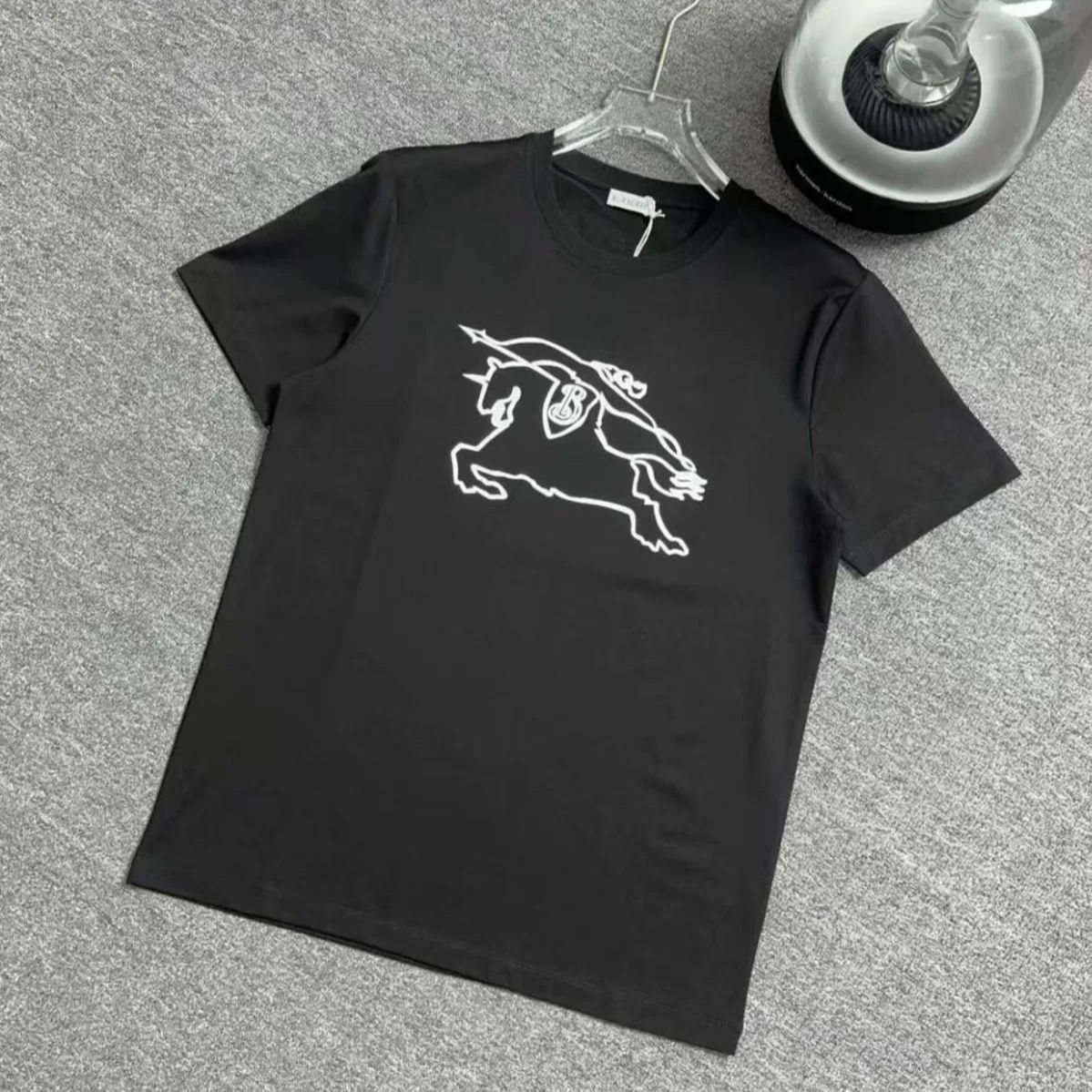 BURBERRY ブラック Tシャツ ホワイトロゴ - メルカリ BURBERRY ブラック Tシャツ ホワイトロゴ - メルカリ