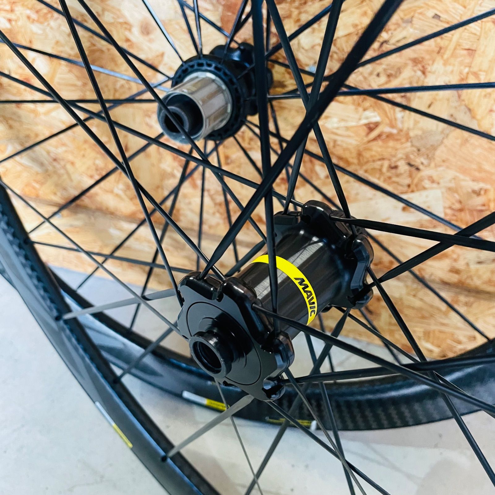 良品】 MAVIC COSMIC PRO CARBON DISC シマノ11Sフリー マビック 