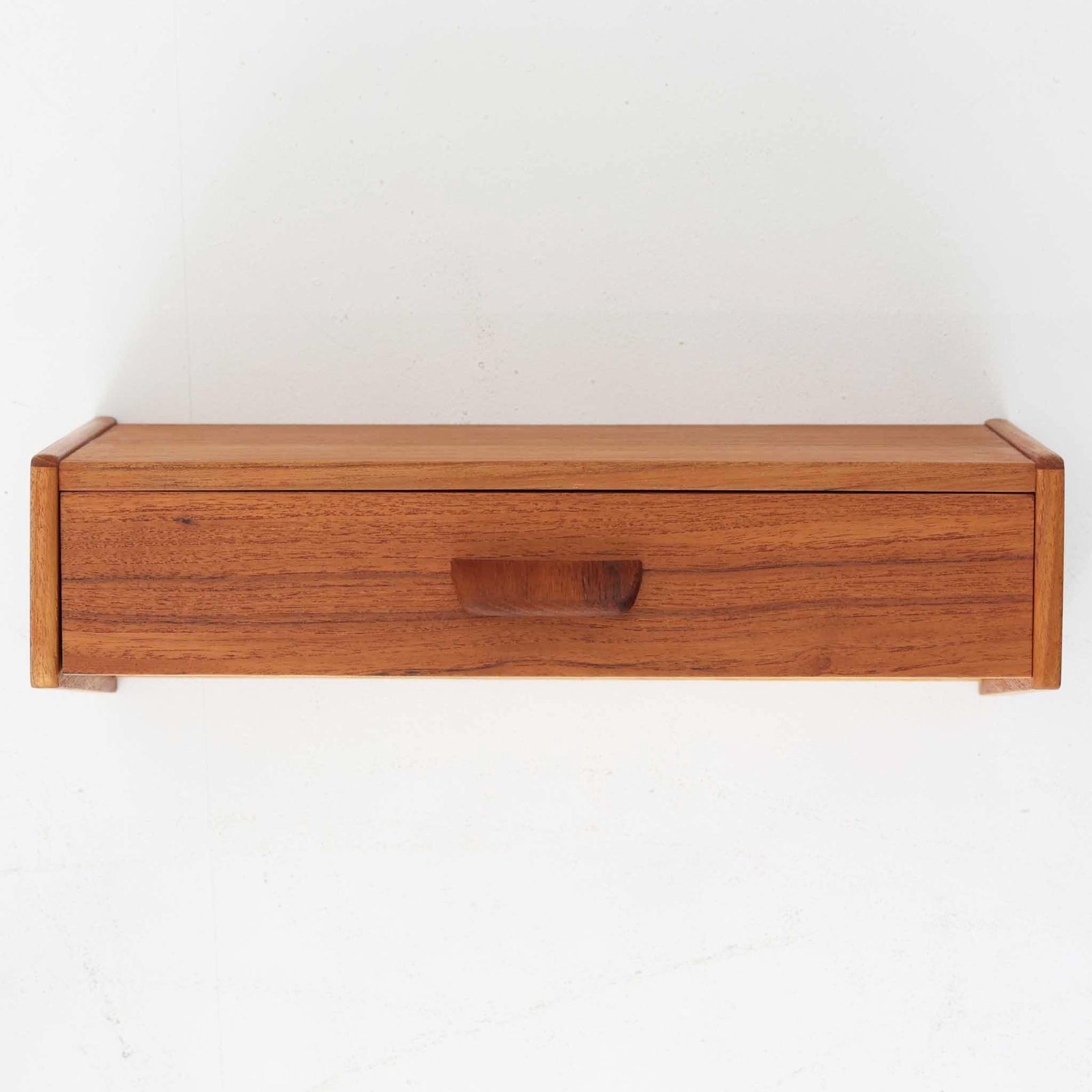 THE AMERICAN VINTAGE FURNITURE アート・デザイン・音楽 THE AMERICAN