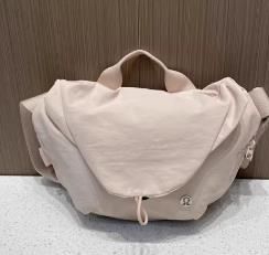 全新品】lululemon 2024 ルルレモン Curved Crossbody ボディ