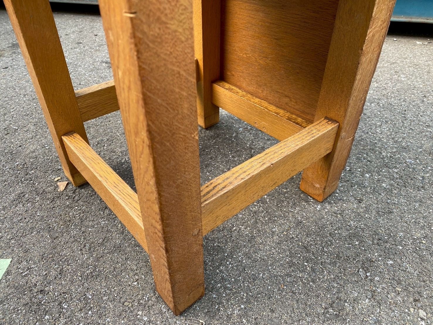 □アンティーク 椅子 図工室の椅子 木製椅子 角 セール スツール