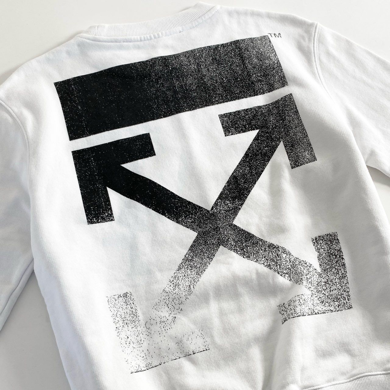 57e11 OFF-WHITE オフホワイト OMBA025F21FLE006 クルーネック