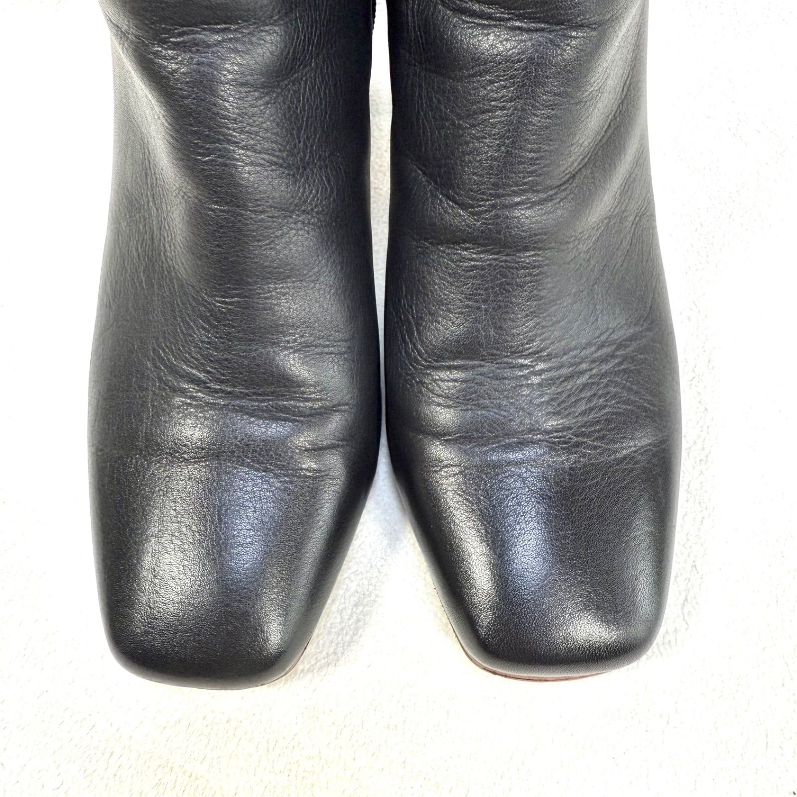 極美品✨DIANA スクエアトゥ ショートブーツ レザー サイドジップ ブラック 極美品✨ダイアナ スクエアトゥ サイドジップ ショートブーツ ブラック