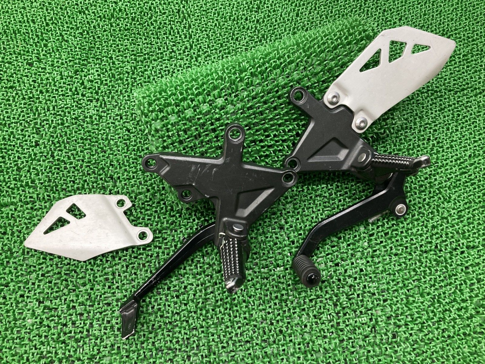 ZX-10R ステップ 左右 0697/0698 カワサキ 純正 バイク 部品 ZX1000J