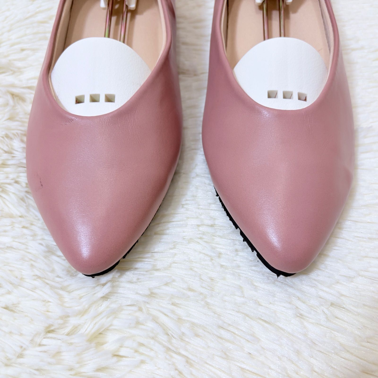ソロット パンプス ポインテッドトゥ 白装飾 24.5cm 極美品 ローヒール 