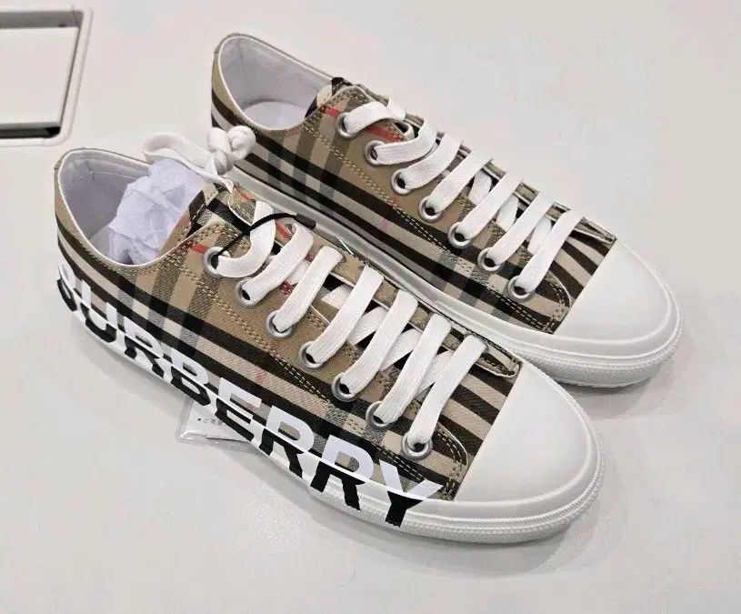 BURBERRY チェック ロゴ レディース スニーカー 8024301 37サイズ