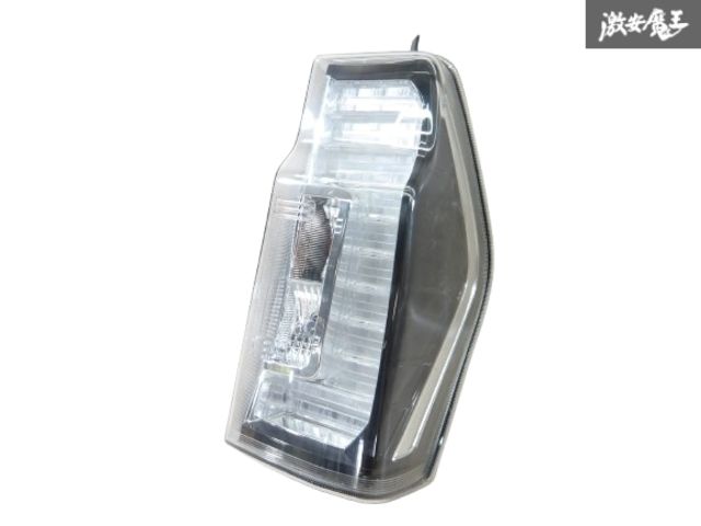 H26年 LA600S LA610S タントカスタム用右テールランプユニット H26年 LA600S LA610S タントカスタム用右テールランプユニット