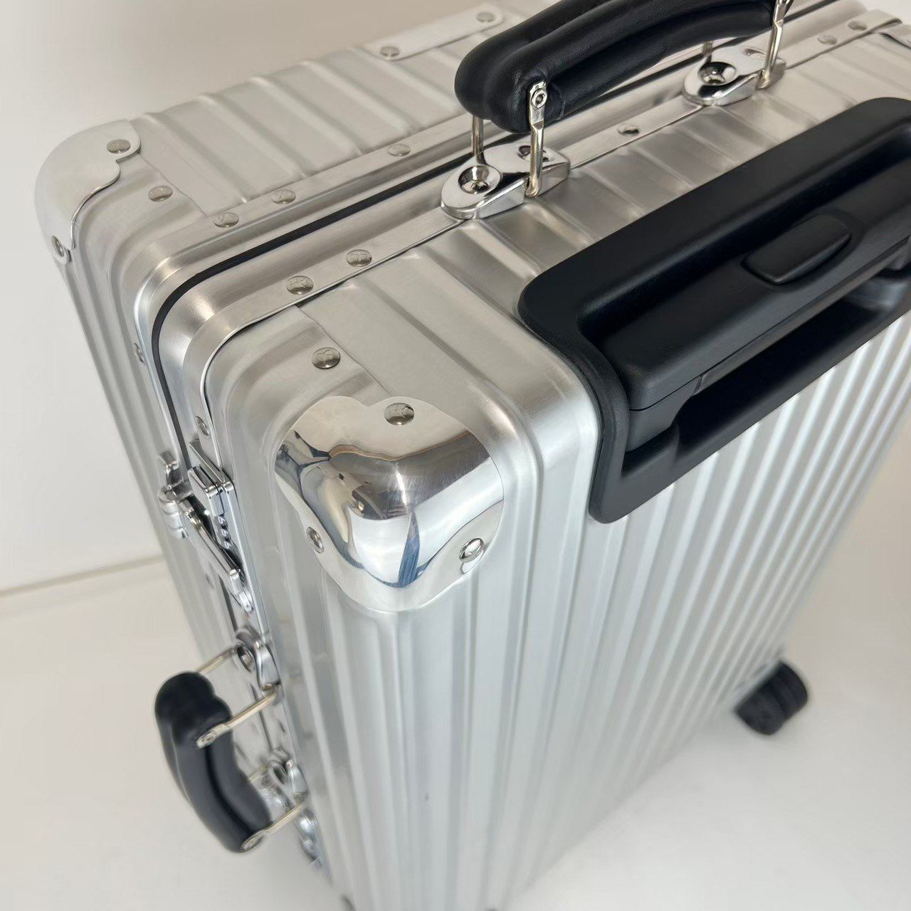 新品未使用 RIMOWA リモワ Classic Cabin 36L クラシック
