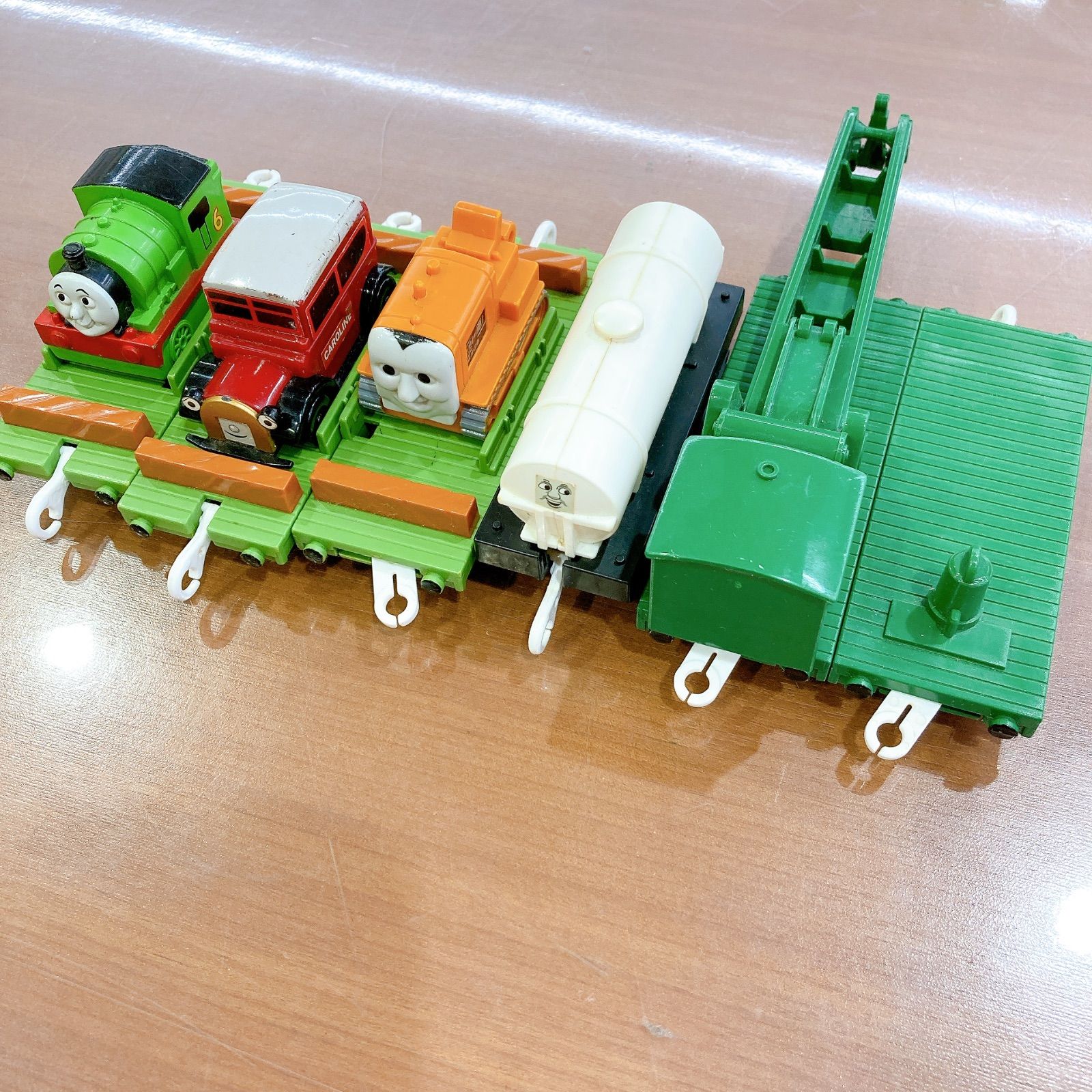 動作品】プラレール トーマスとにぎやか貨車セット - メルカリ