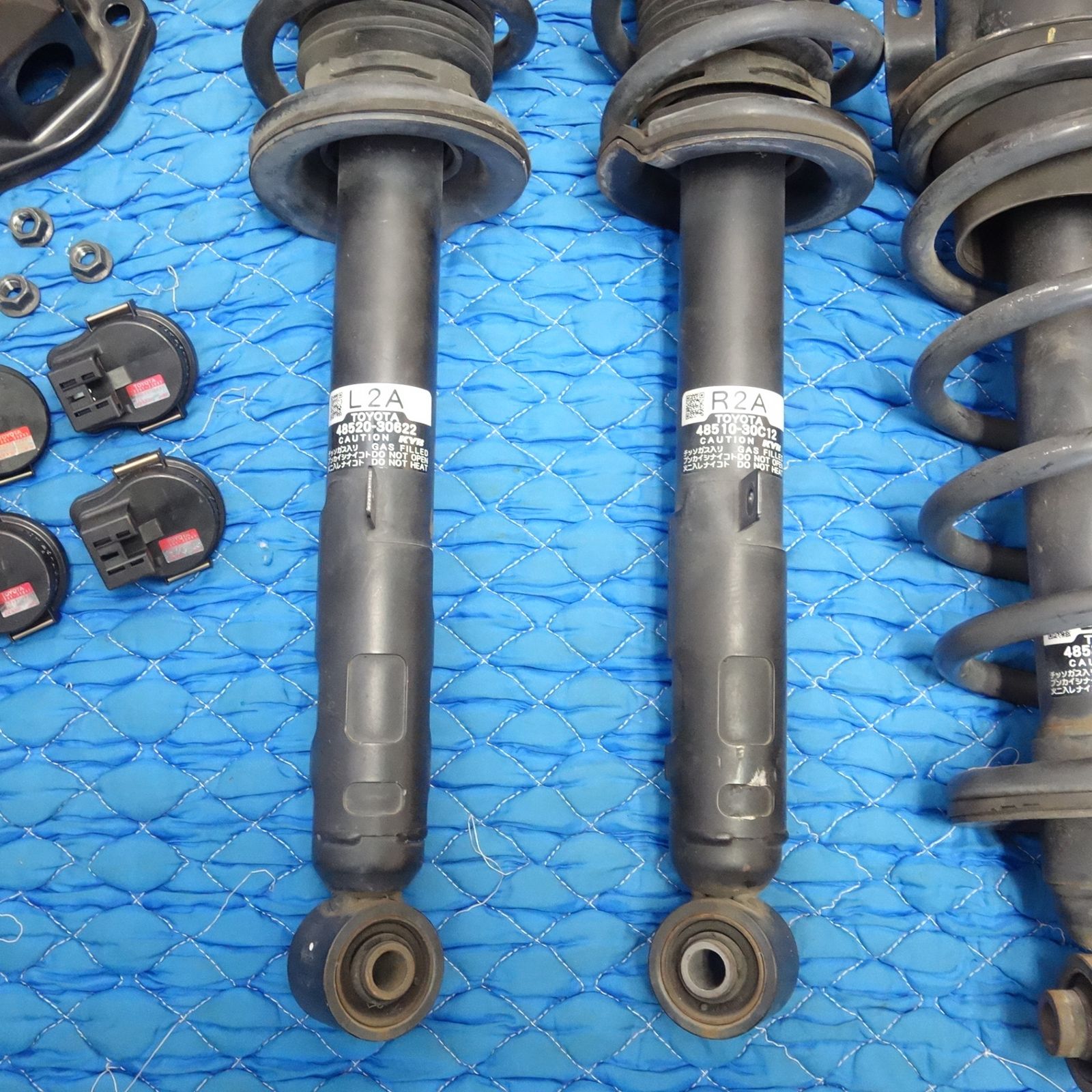 送料無料] ☆トヨタ クラウン 210系 純正 サスペンション 一台分 48530