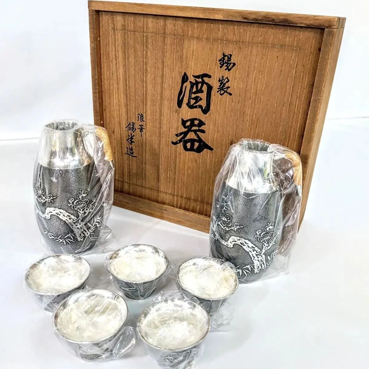 未使用】南錫 浪速 錫半造 錫製 酒器 徳利 2個 お猪口 5個 未使用】南錫 浪速 錫半造 錫製 酒器 徳利 2個 お猪口 5個